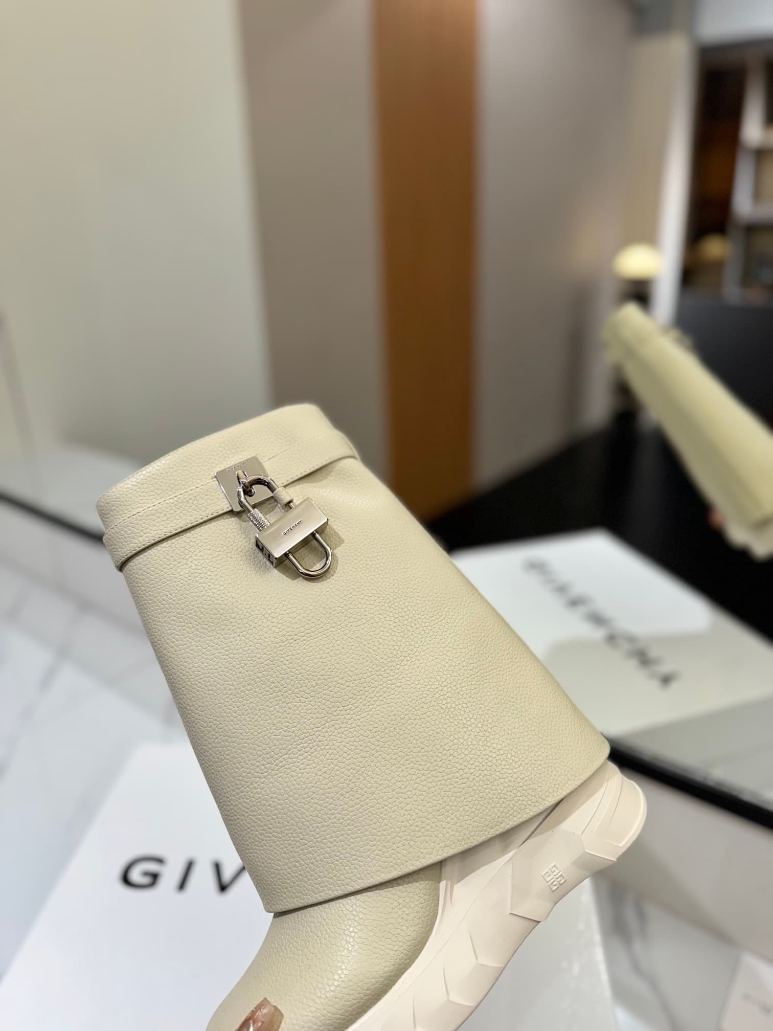 D6609 💰 GIVENCHY QZKEEP 0X0ZX new model – height-increasing shoes with a slim fit, shark-like shape 2023 — image 8