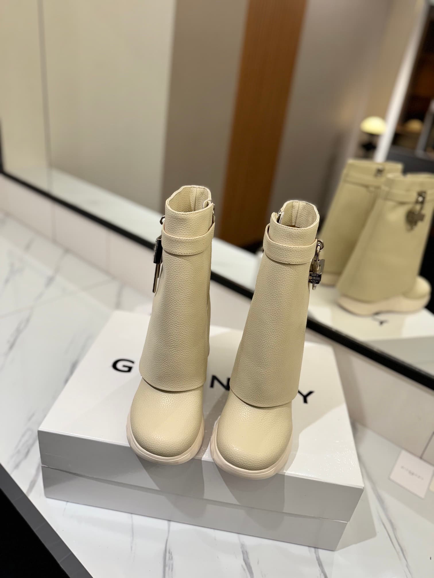 D6609 💰 GIVENCHY QZKEEP 0X0ZX new model – height-increasing shoes with a slim fit, shark-like shape 2023 — image 3