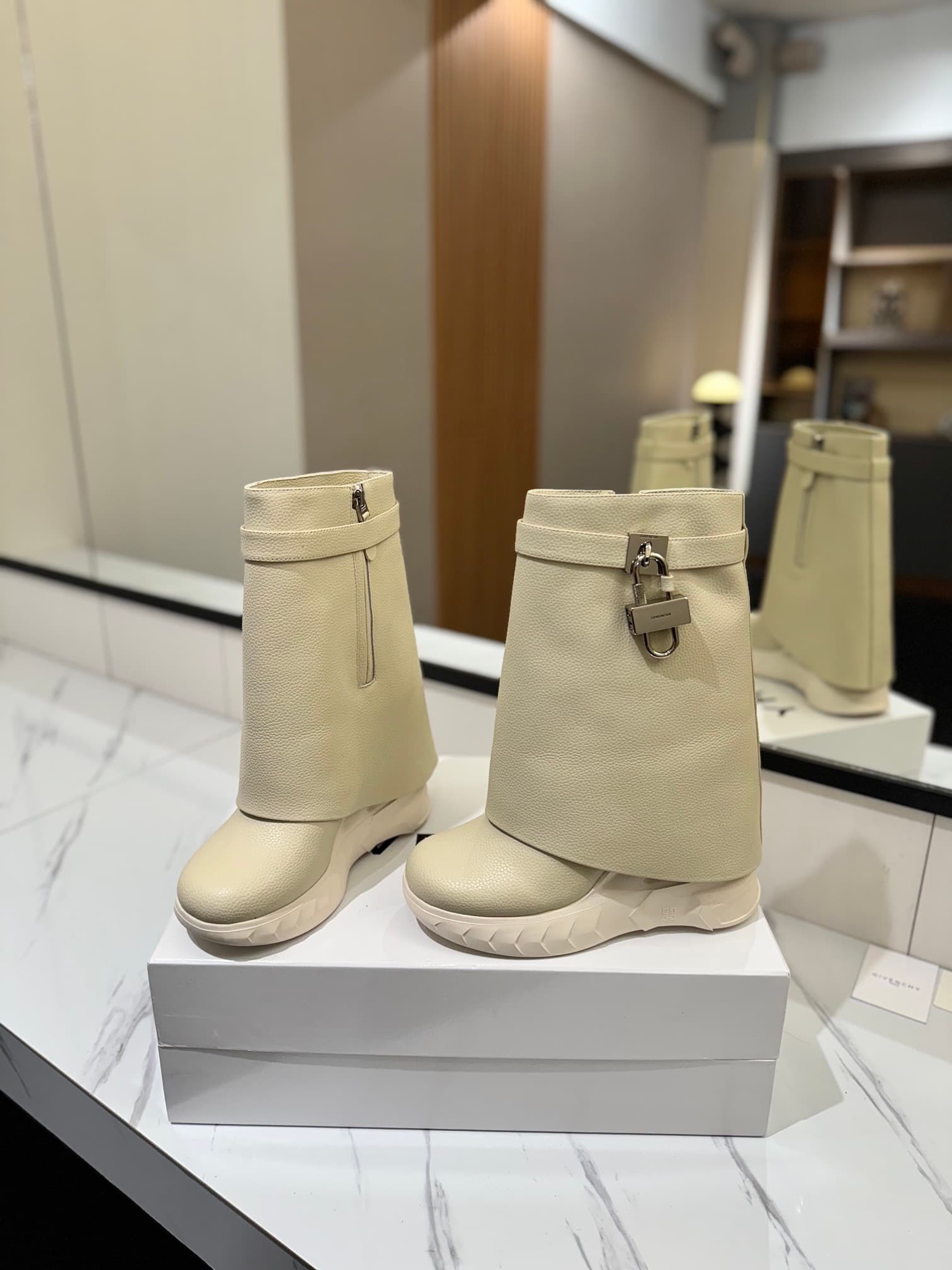 D6609 💰 GIVENCHY QZKEEP 0X0ZX new model – height-increasing shoes with a slim fit, shark-like shape 2023 — image 6