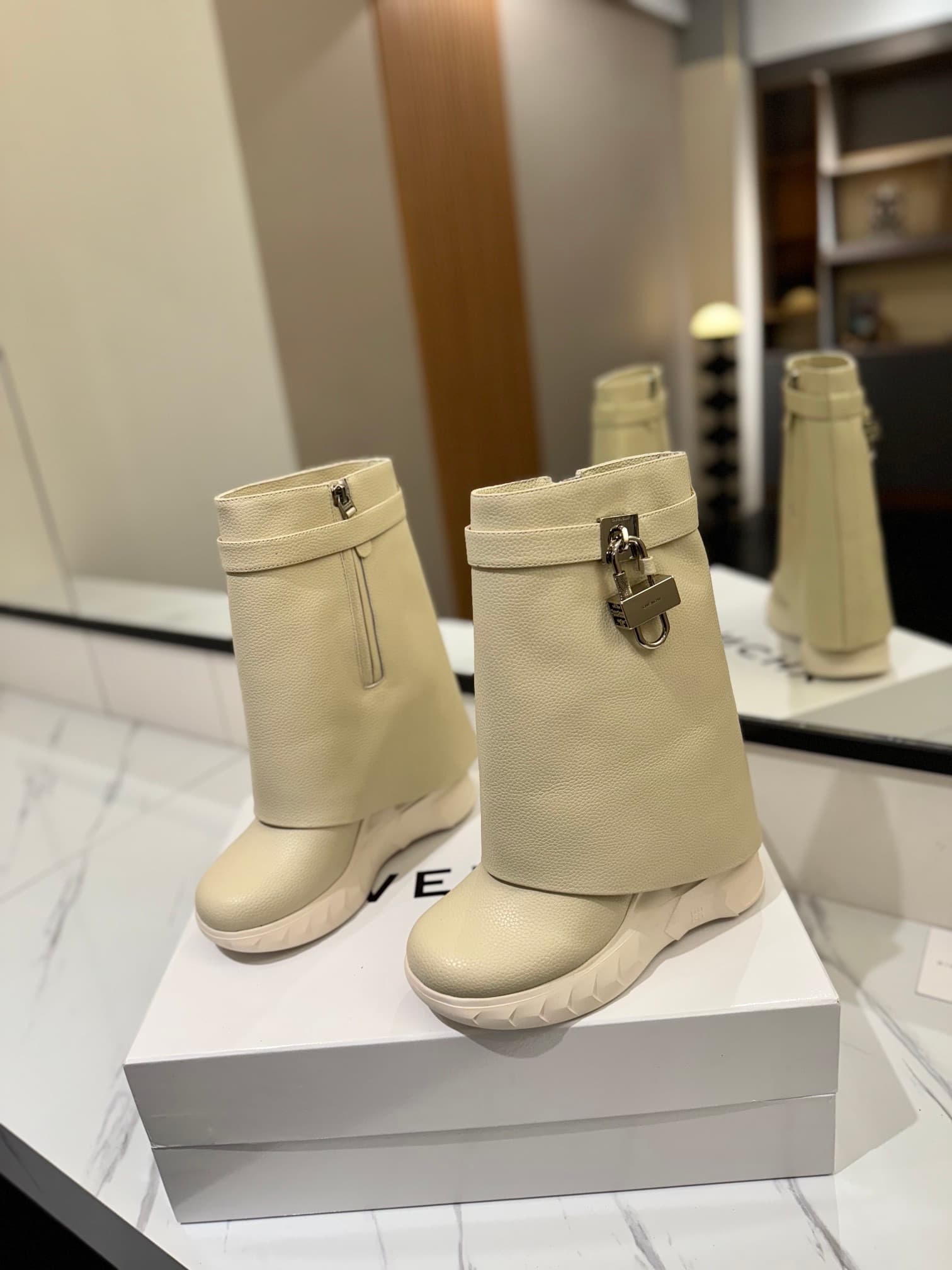 D6609 💰 GIVENCHY QZKEEP 0X0ZX new model – height-increasing shoes with a slim fit, shark-like shape 2023 — image 2