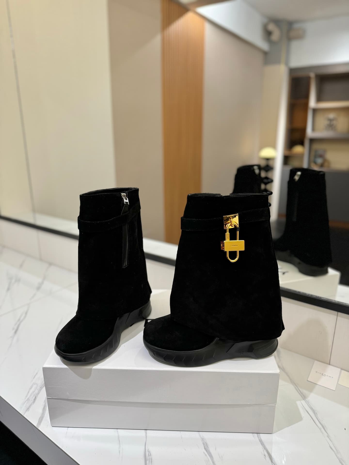 D6607 💰 GIVENCHY QZKEEP 0X0ZX new model high-top boots with a height increase, designed to accentuate a slimmer silhouette 2023 — image 6