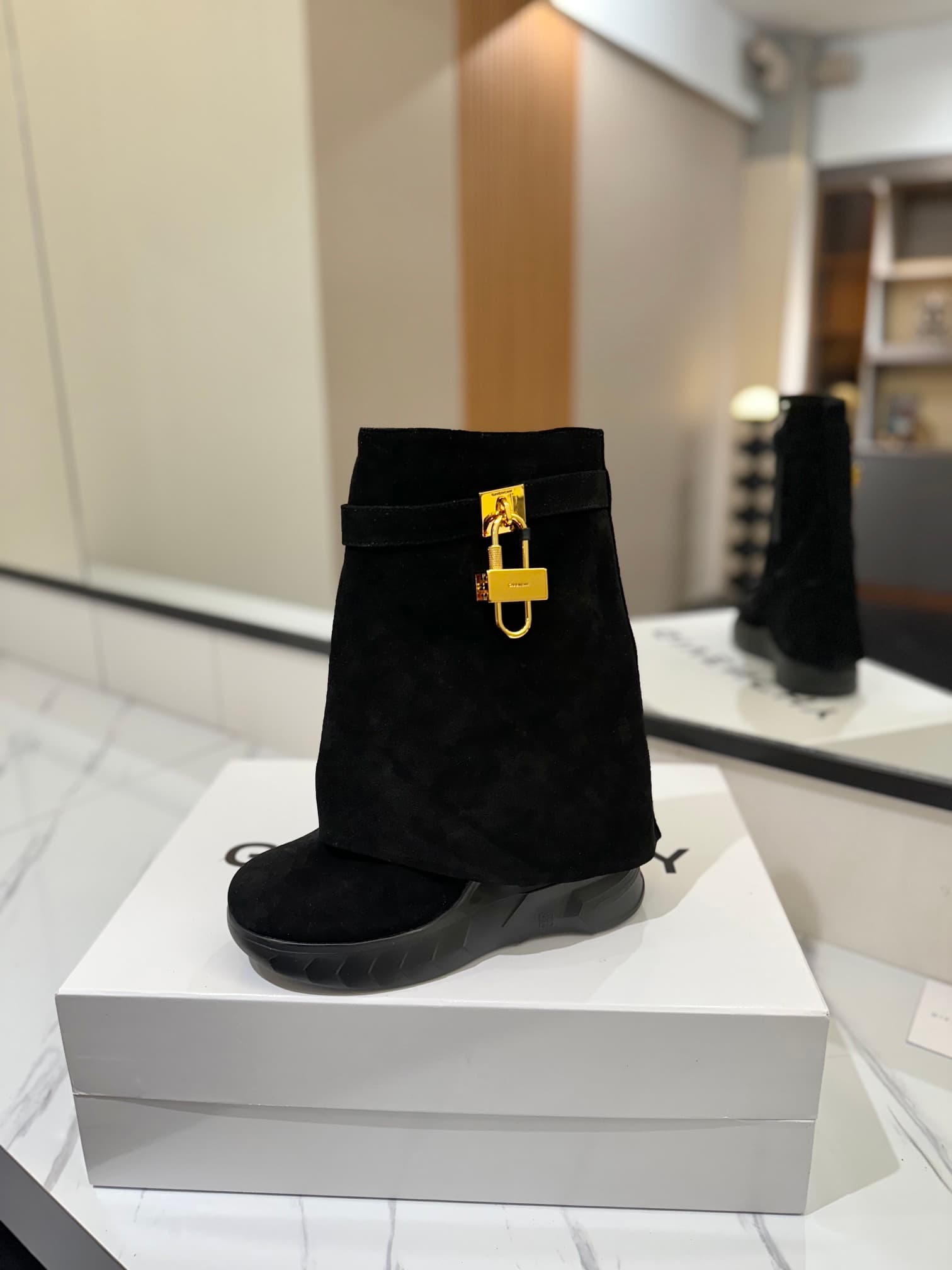 D6607 💰 GIVENCHY QZKEEP 0X0ZX new model high-top boots with a height increase, designed to accentuate a slimmer silhouette 2023 — image 4