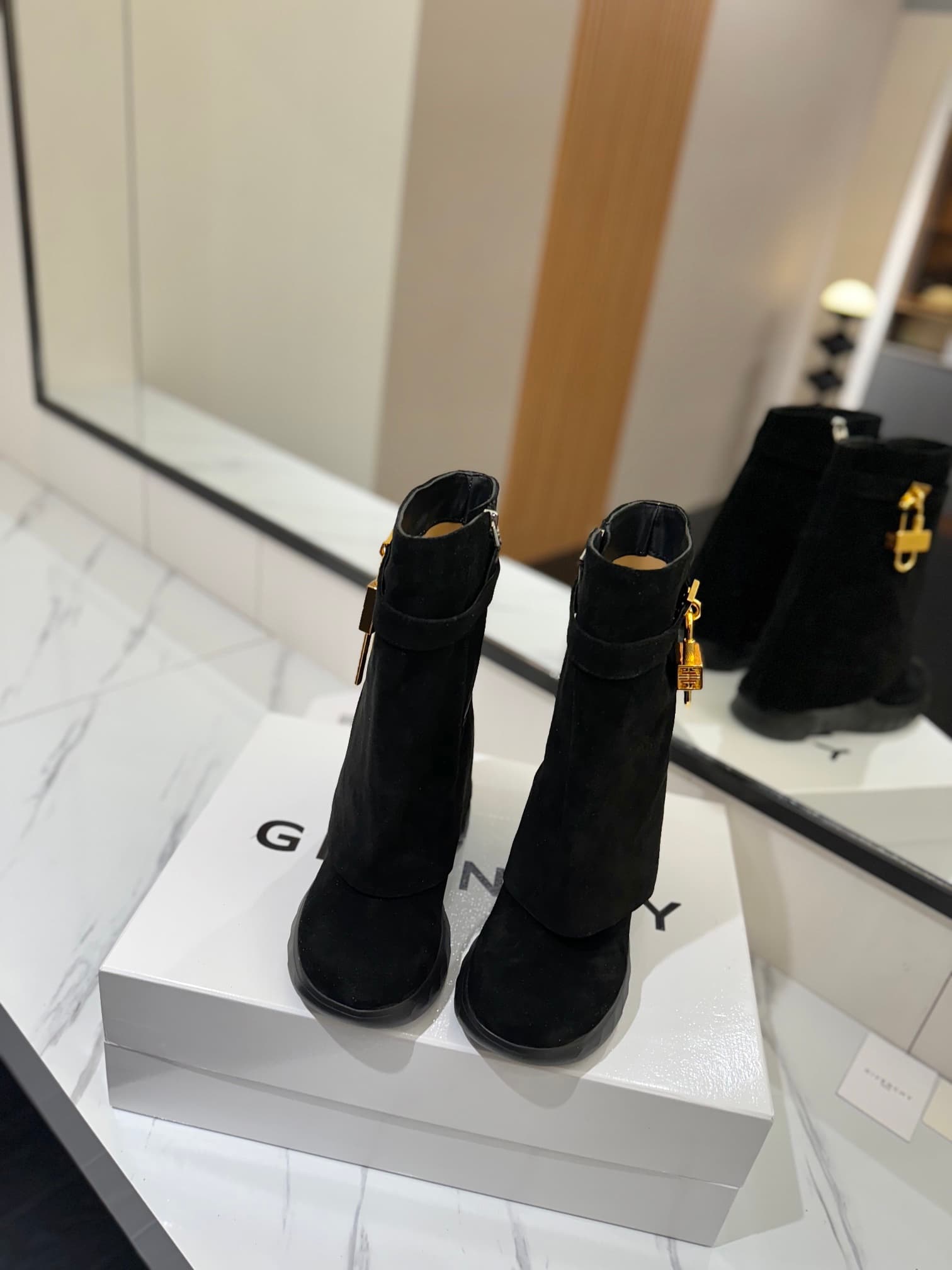 D6607 💰 GIVENCHY QZKEEP 0X0ZX new model high-top boots with a height increase, designed to accentuate a slimmer silhouette 2023 — image 3