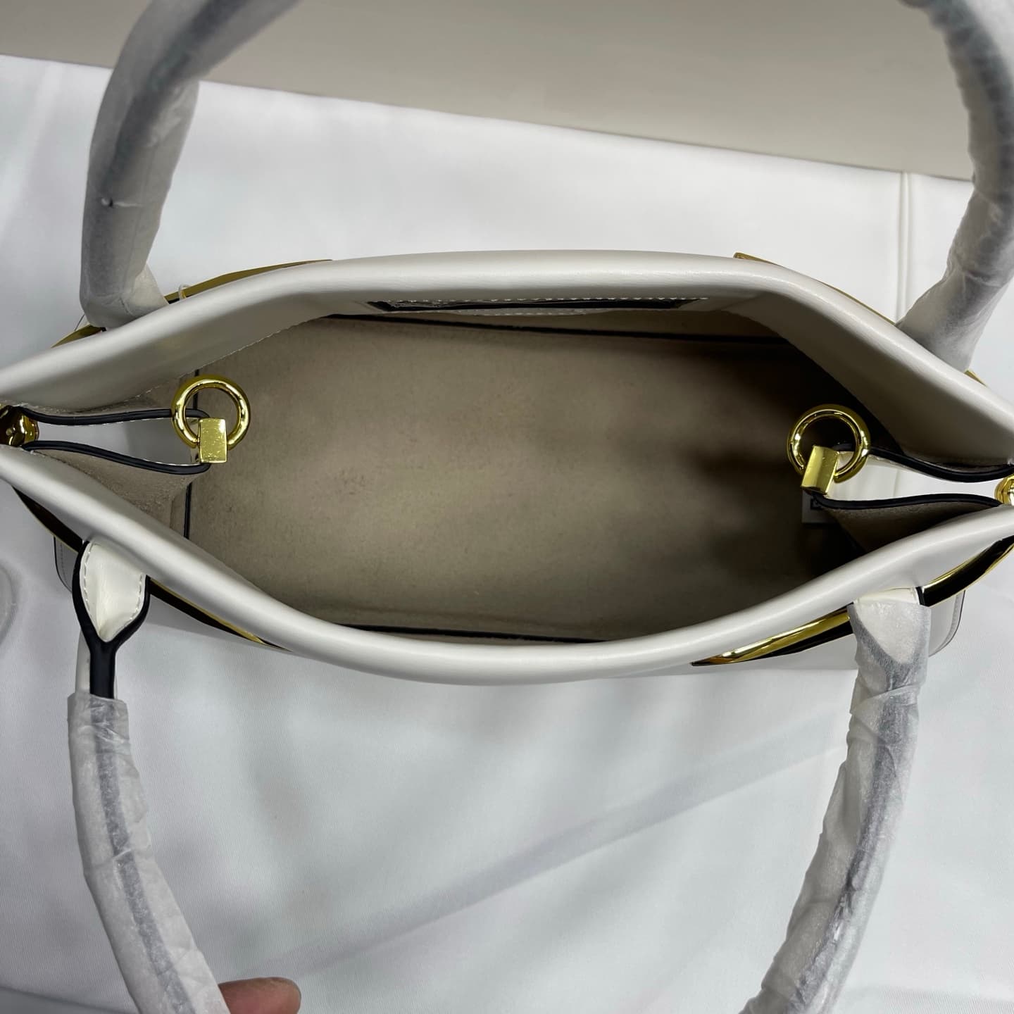 C3250 . New model GIVENCHY Jeanswi – Same style as Jessica Zheng Xiuyan’s nch bag — image 5