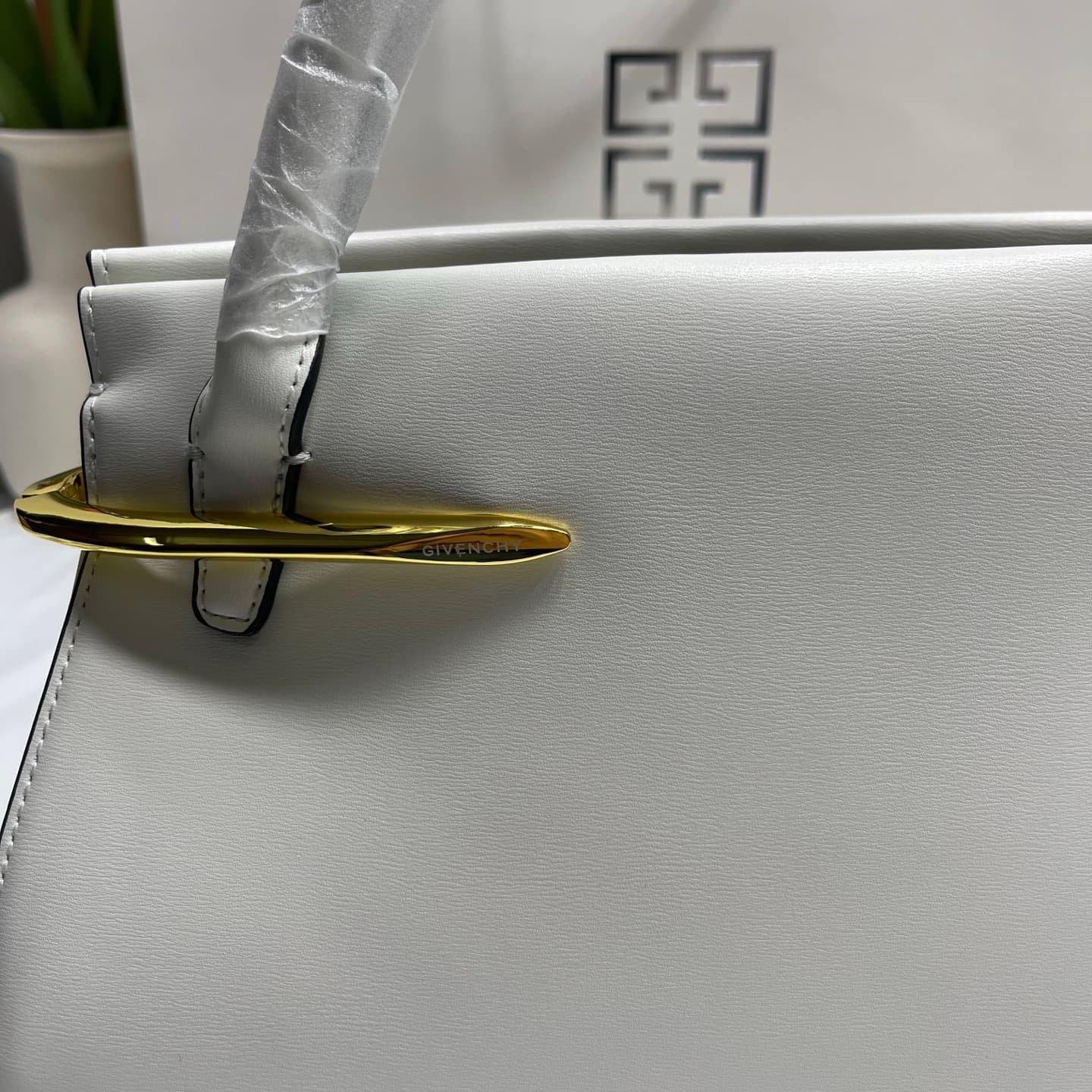 C3250 . New model GIVENCHY Jeanswi – Same style as Jessica Zheng Xiuyan’s nch bag — image 4