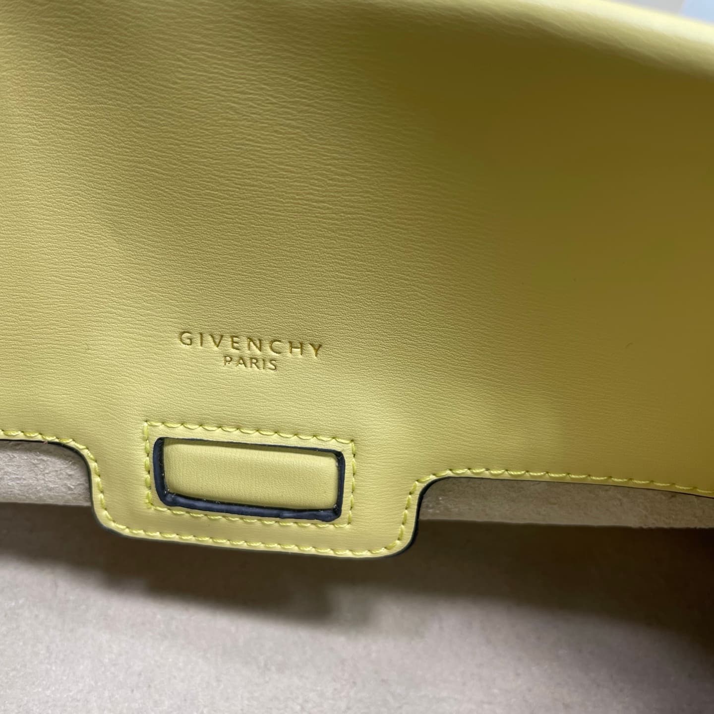 C3249 . New model GIVENCHY Jeansvi: The same type of bag as Jessica Zheng Xiuyan’s nch — image 8