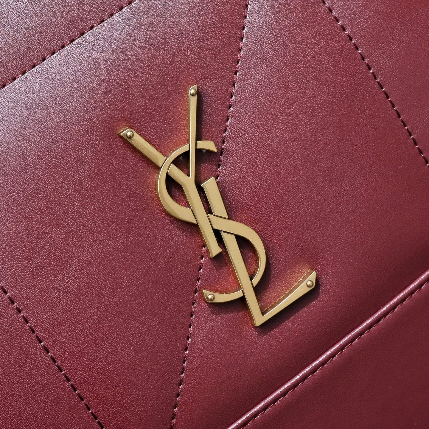 C8551 [Small Size] 🌈 YSL’s new small-size Jamie bag, 4.3 – a large tote bag made of羊皮. The designer really understands what consumers need! 🉑️ Many tote bags fail to combine beauty and functionality, but this one does! It’s lightweight, has plenty of spac — image 4