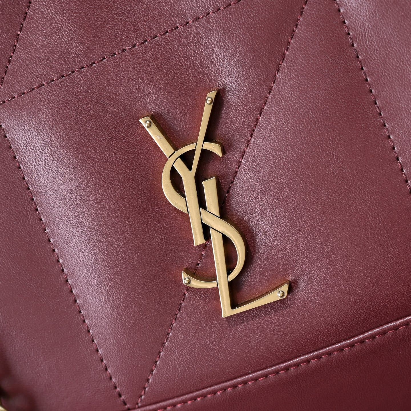 C8552 [Small Size] 🌈 YSL’s new small-size Jamie bag, 4.3 – a large tote bag made of leather. The designer really understands what consumers need! 🉑️ Many tote bags fail to combine beauty and functionality, but this one does! It’s lightweight, has plenty o — image 4