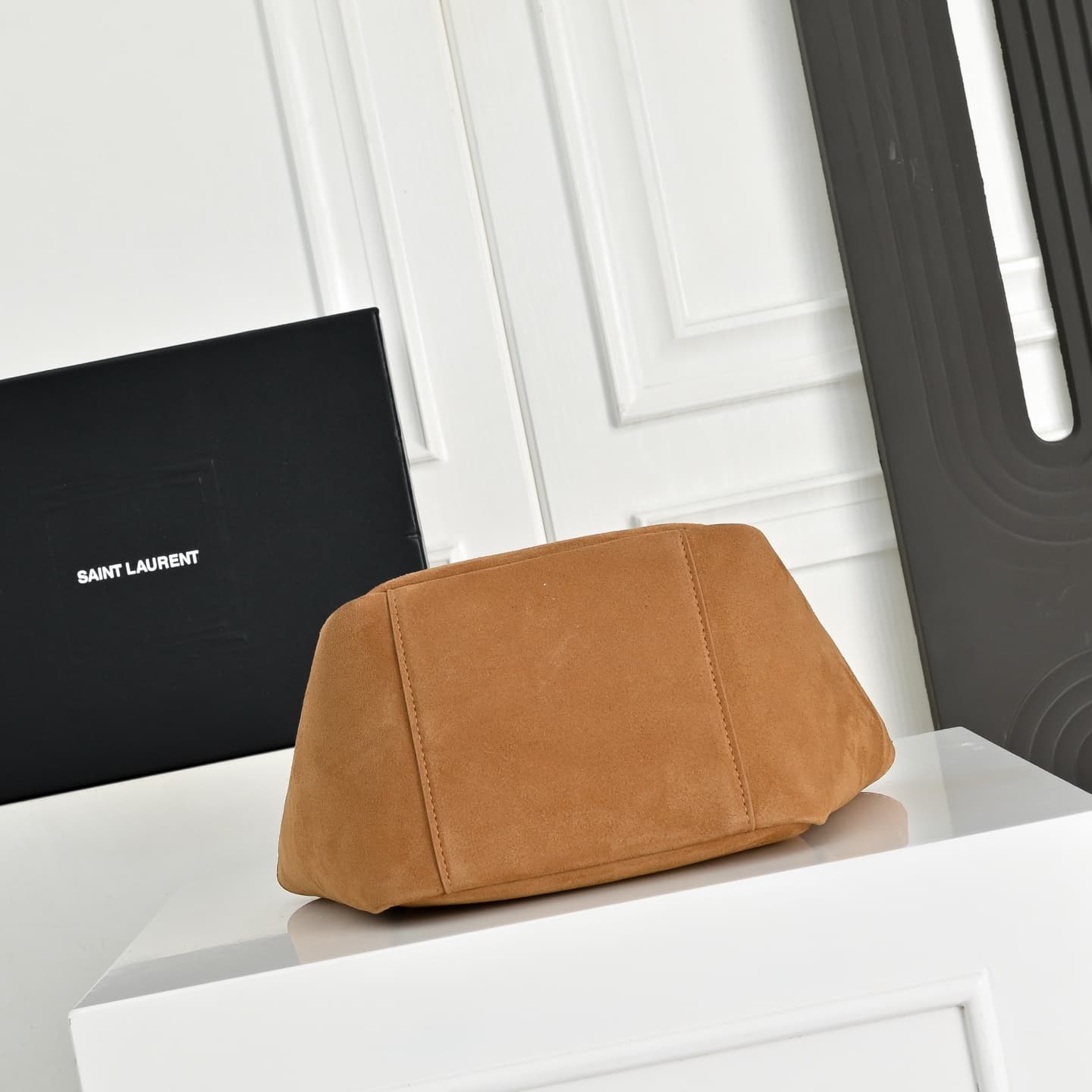 C8556 .𝗟𝗘 𝟱 𝗔𝟳 𝗕𝗔𝗕𝗬 𝗕𝗘𝗔 suede handbag🆕 Mini crossbody style — image 4