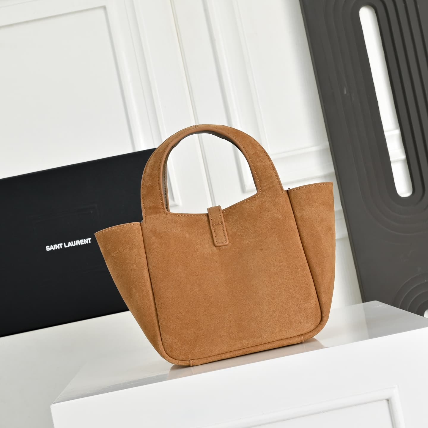 C8556 .𝗟𝗘 𝟱 𝗔𝟳 𝗕𝗔𝗕𝗬 𝗕𝗘𝗔 suede handbag🆕 Mini crossbody style — image 3
