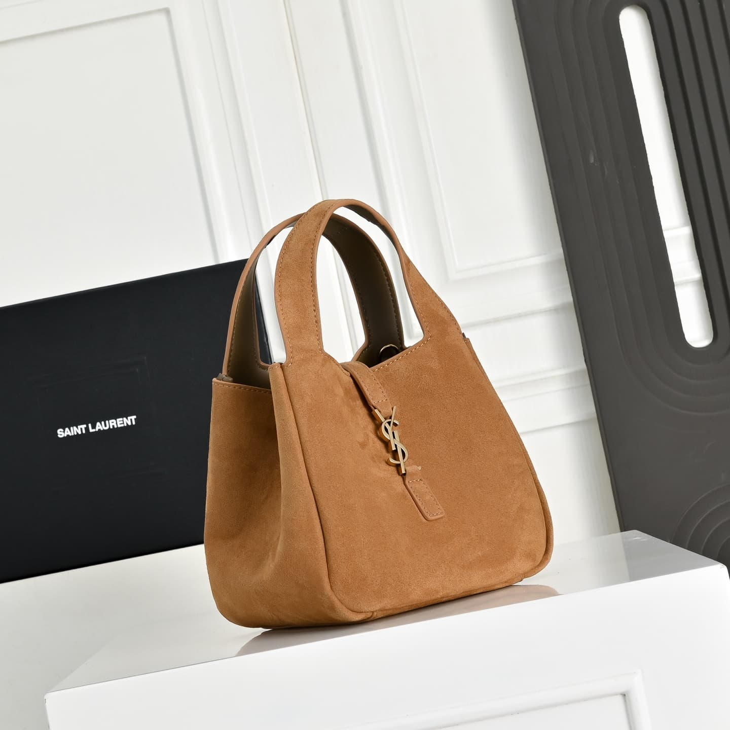 C8556 .𝗟𝗘 𝟱 𝗔𝟳 𝗕𝗔𝗕𝗬 𝗕𝗘𝗔 suede handbag🆕 Mini crossbody style — image 2