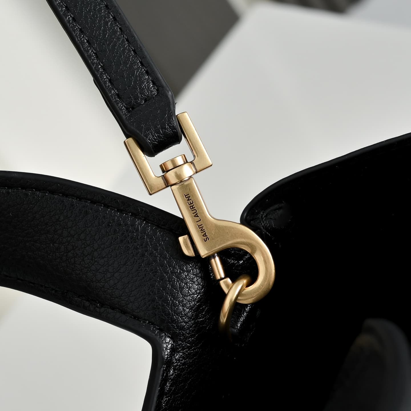 C8555 .𝗟𝗘 𝟱 𝗔𝟳 𝗕𝗔𝗕𝗬 𝗕𝗘𝗔 suede handbag🆕 Mini crossbody style — image 5
