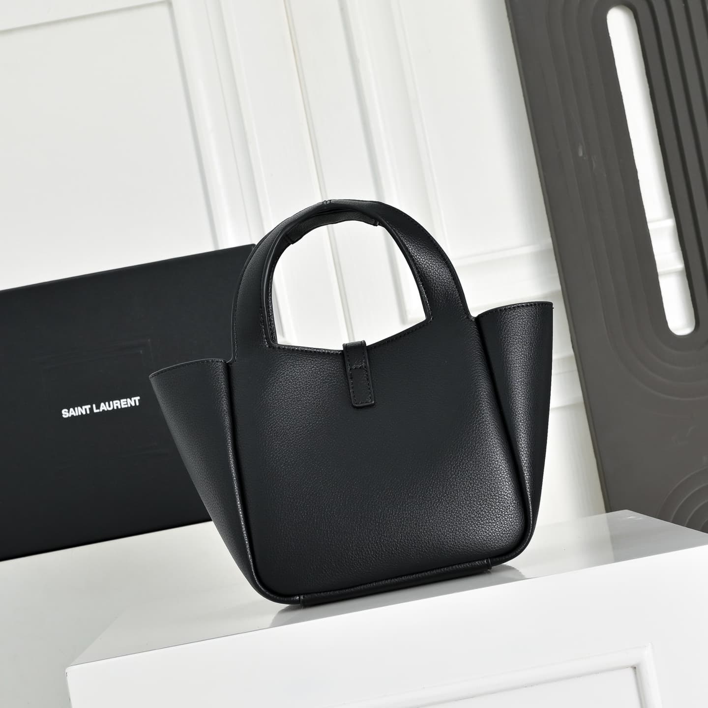 C8555 .𝗟𝗘 𝟱 𝗔𝟳 𝗕𝗔𝗕𝗬 𝗕𝗘𝗔 suede handbag🆕 Mini crossbody style — image 3