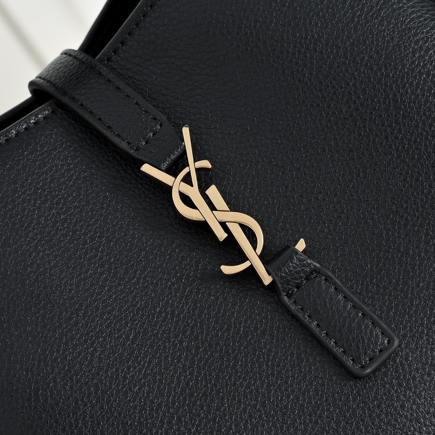 C8555 .𝗟𝗘 𝟱 𝗔𝟳 𝗕𝗔𝗕𝗬 𝗕𝗘𝗔 suede handbag🆕 Mini crossbody style — image 6