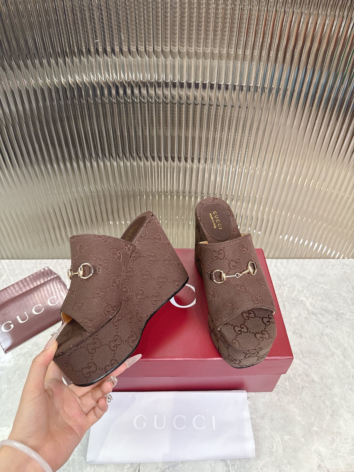 D7104 👑 💰 Women’s cool slippers with horse-bit-shaped wedge-shaped heels. — image 4