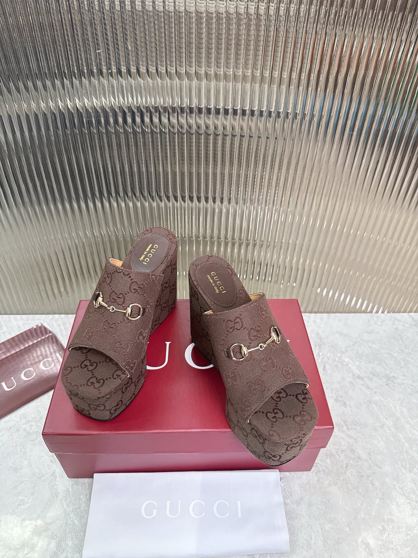 D7104 👑 💰 Women’s cool slippers with horse-bit-shaped wedge-shaped heels. — image 3