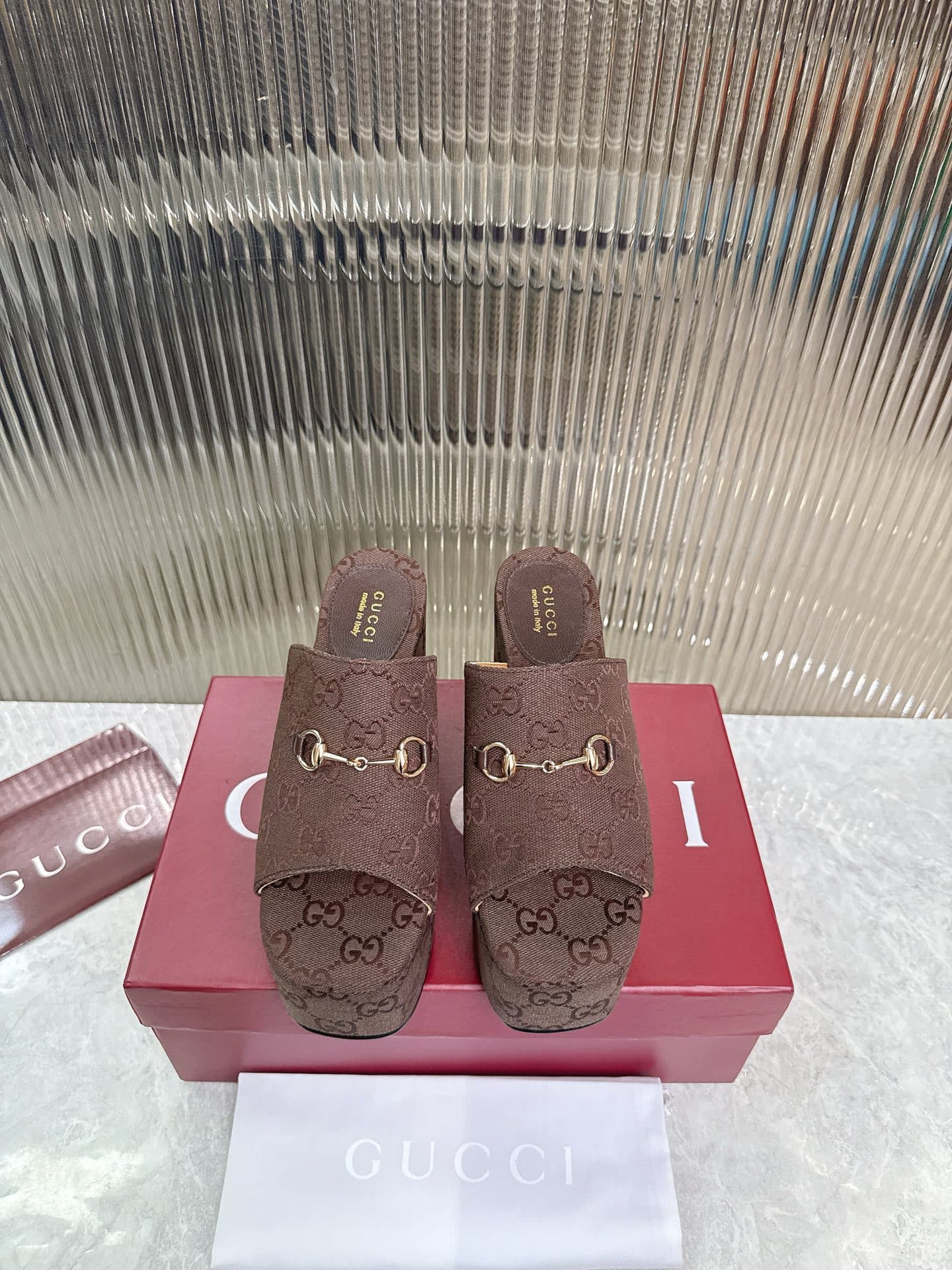 D7104 👑 💰 Women’s cool slippers with horse-bit-shaped wedge-shaped heels. — image 2
