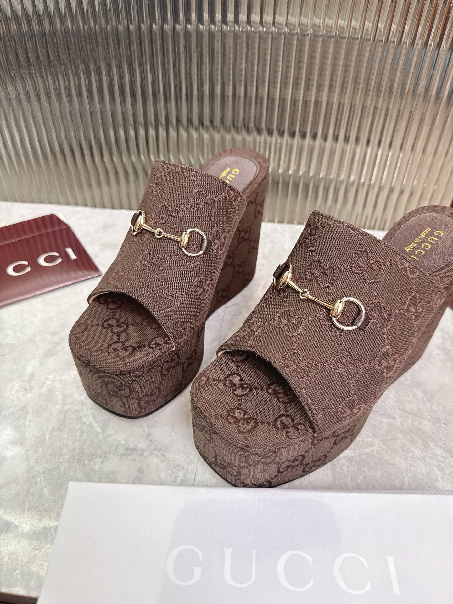 D7104 👑 💰 Women’s cool slippers with horse-bit-shaped wedge-shaped heels. — image 7