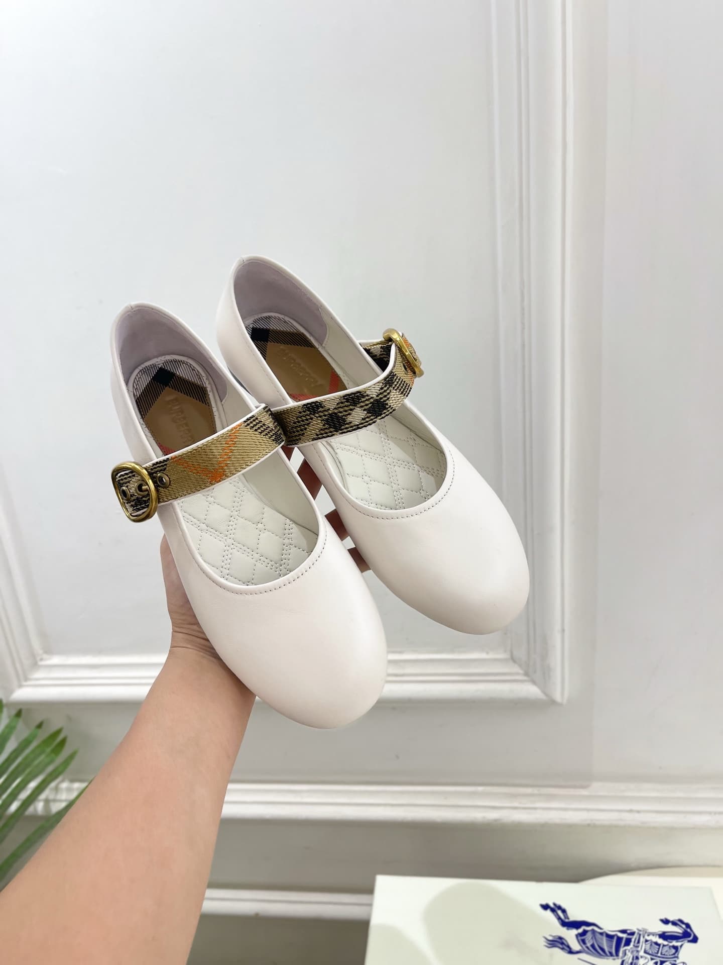 D3196 Burberry 2026 New Collection – Classic plaid Mary Jane flat shoes — image 4