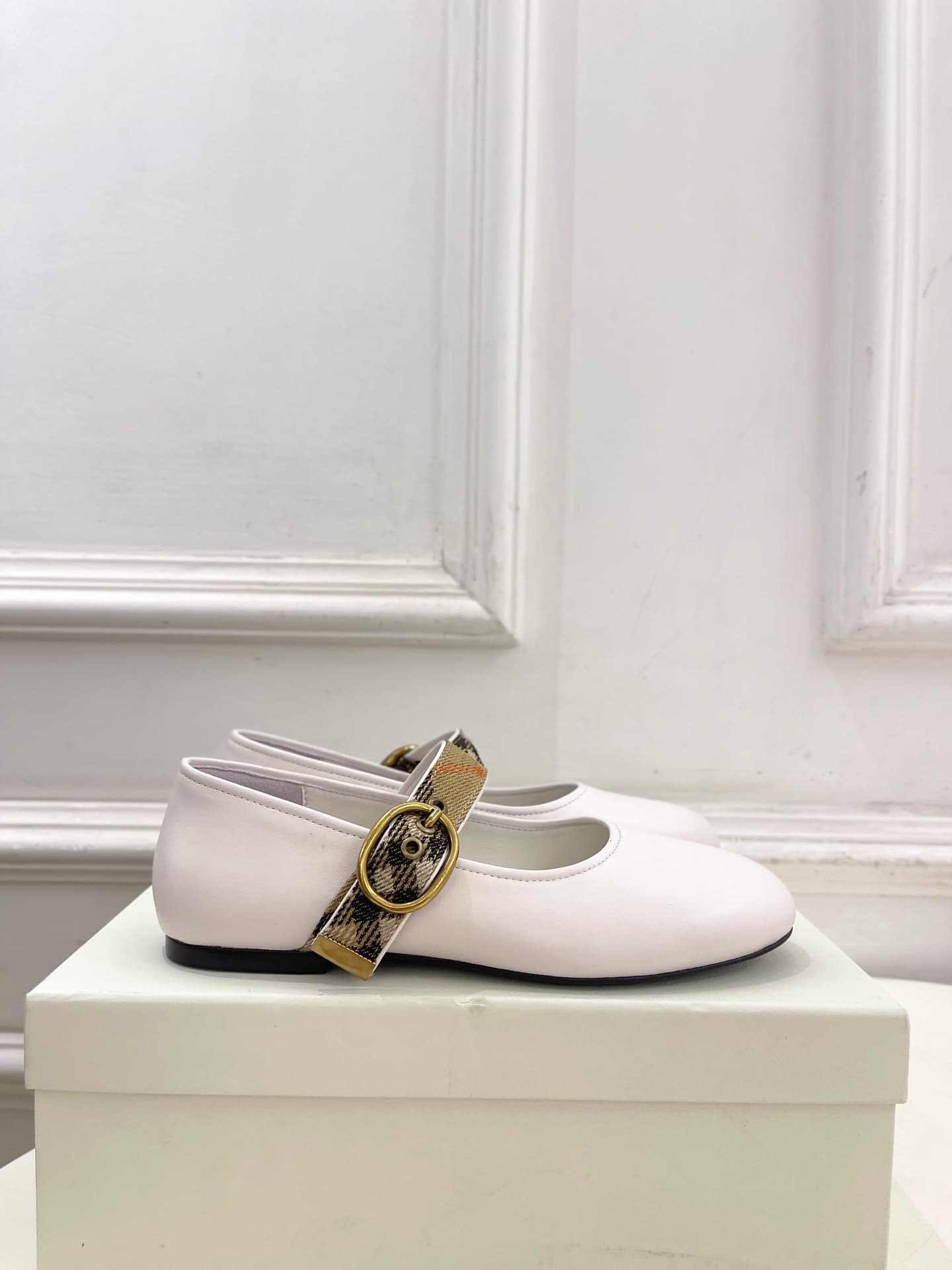 D3196 Burberry 2026 New Collection – Classic plaid Mary Jane flat shoes — image 2