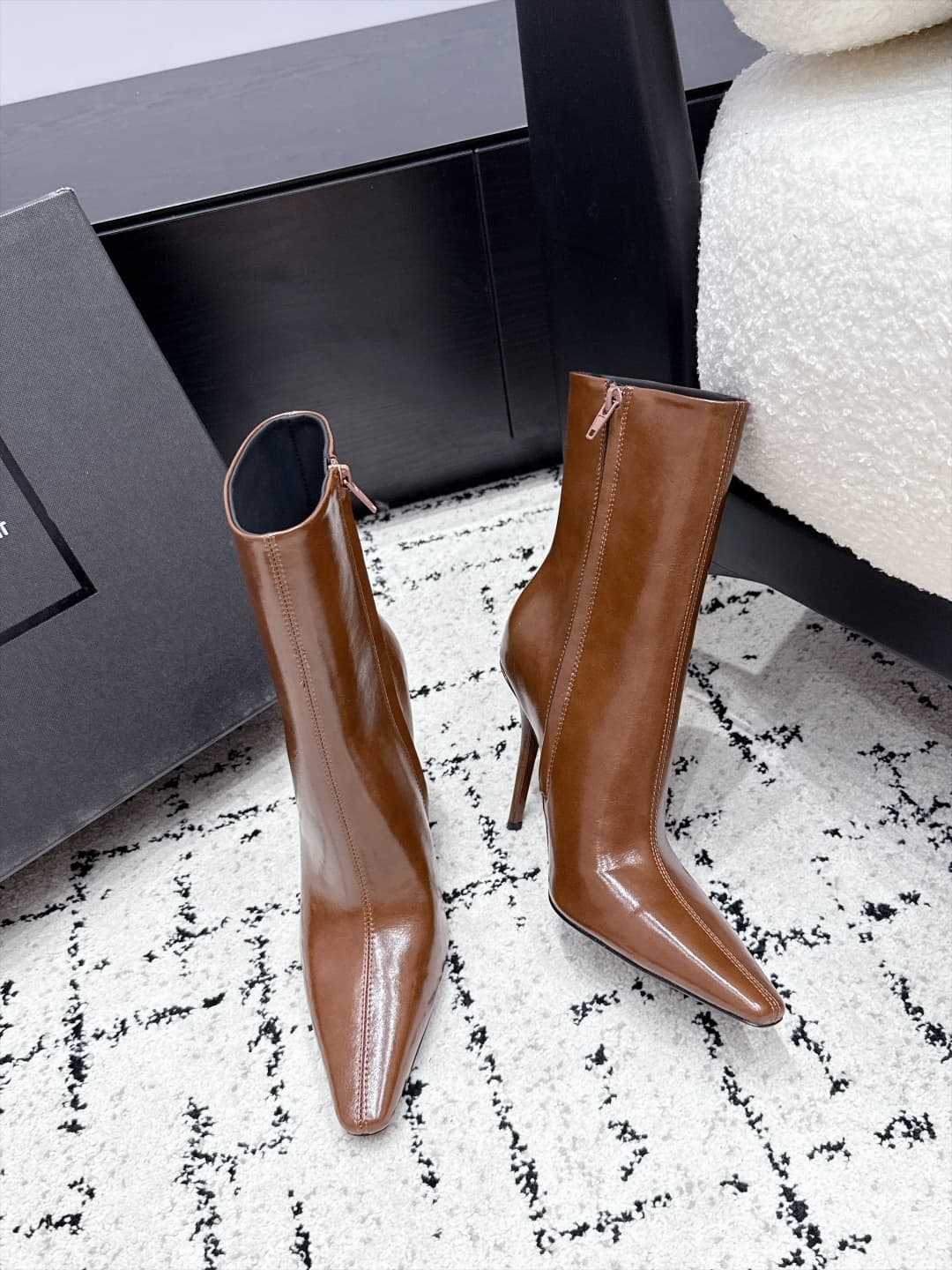 D12205 SAINT LAURENT Saint Laurent 26/ Fall/Winter runway style short boots, pointed toe, thin heel, high heels — image 5