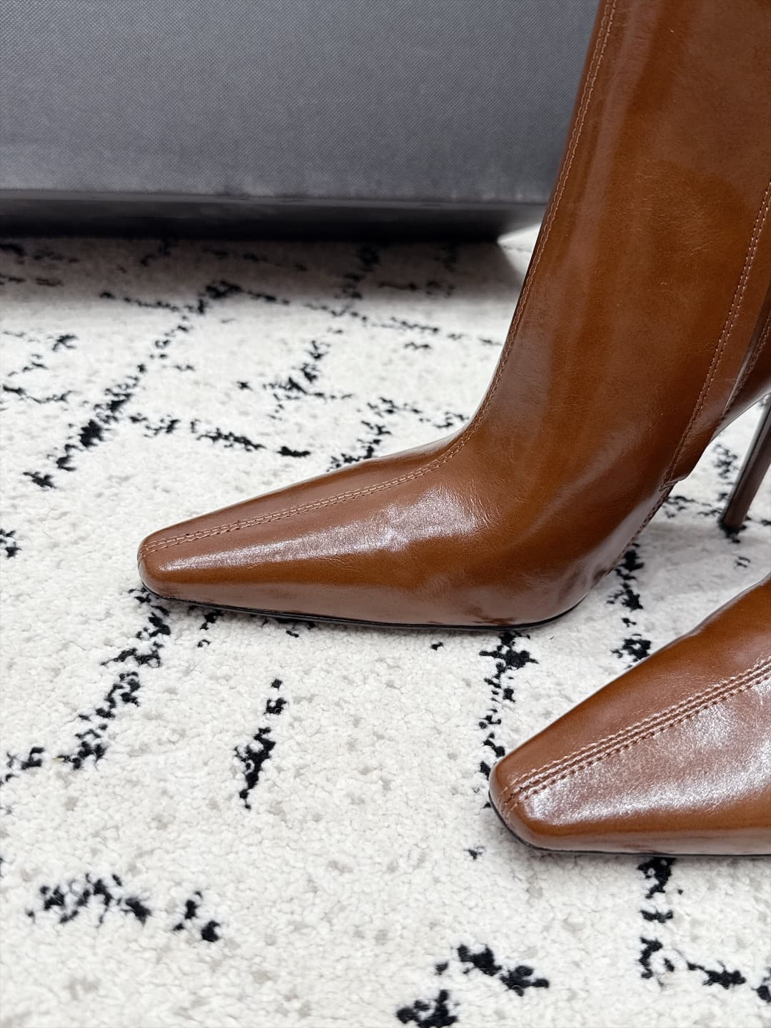 D12205 SAINT LAURENT Saint Laurent 26/ Fall/Winter runway style short boots, pointed toe, thin heel, high heels — image 6