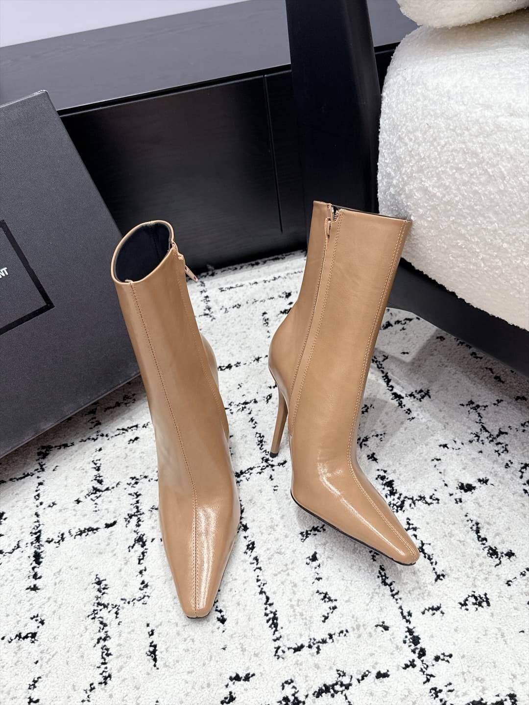 D12203 SAINT LAURENT Saint Laurent 26/ Fall/Winter show shoes, short boots with pointed toe and thin heels — image 5