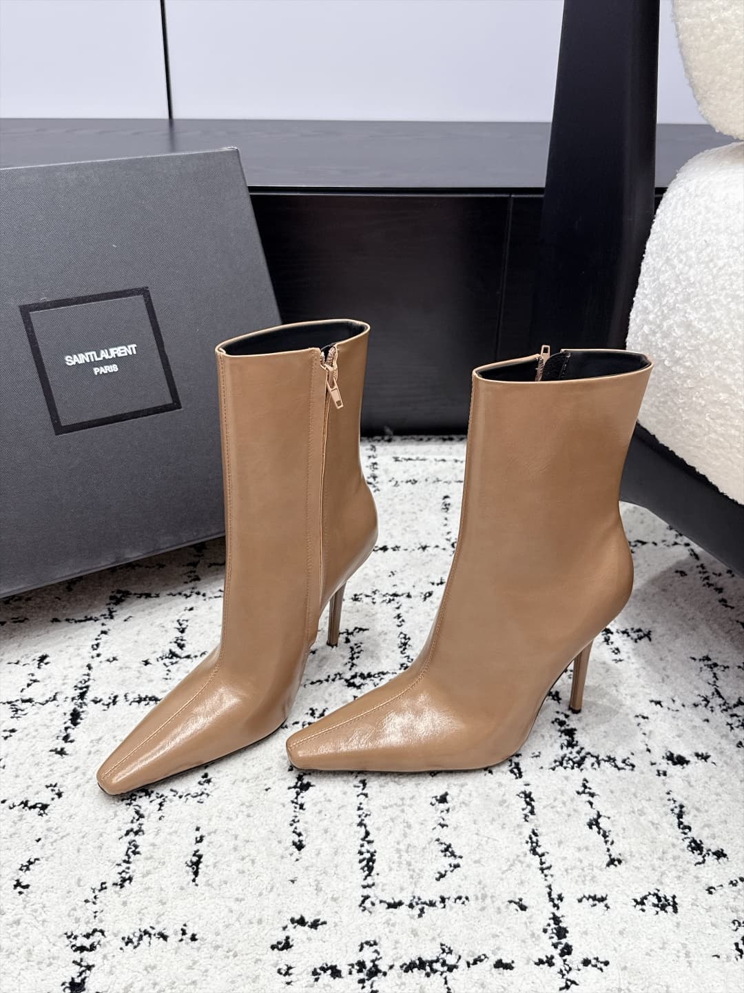 D12203 SAINT LAURENT Saint Laurent 26/ Fall/Winter show shoes, short boots with pointed toe and thin heels — image 3