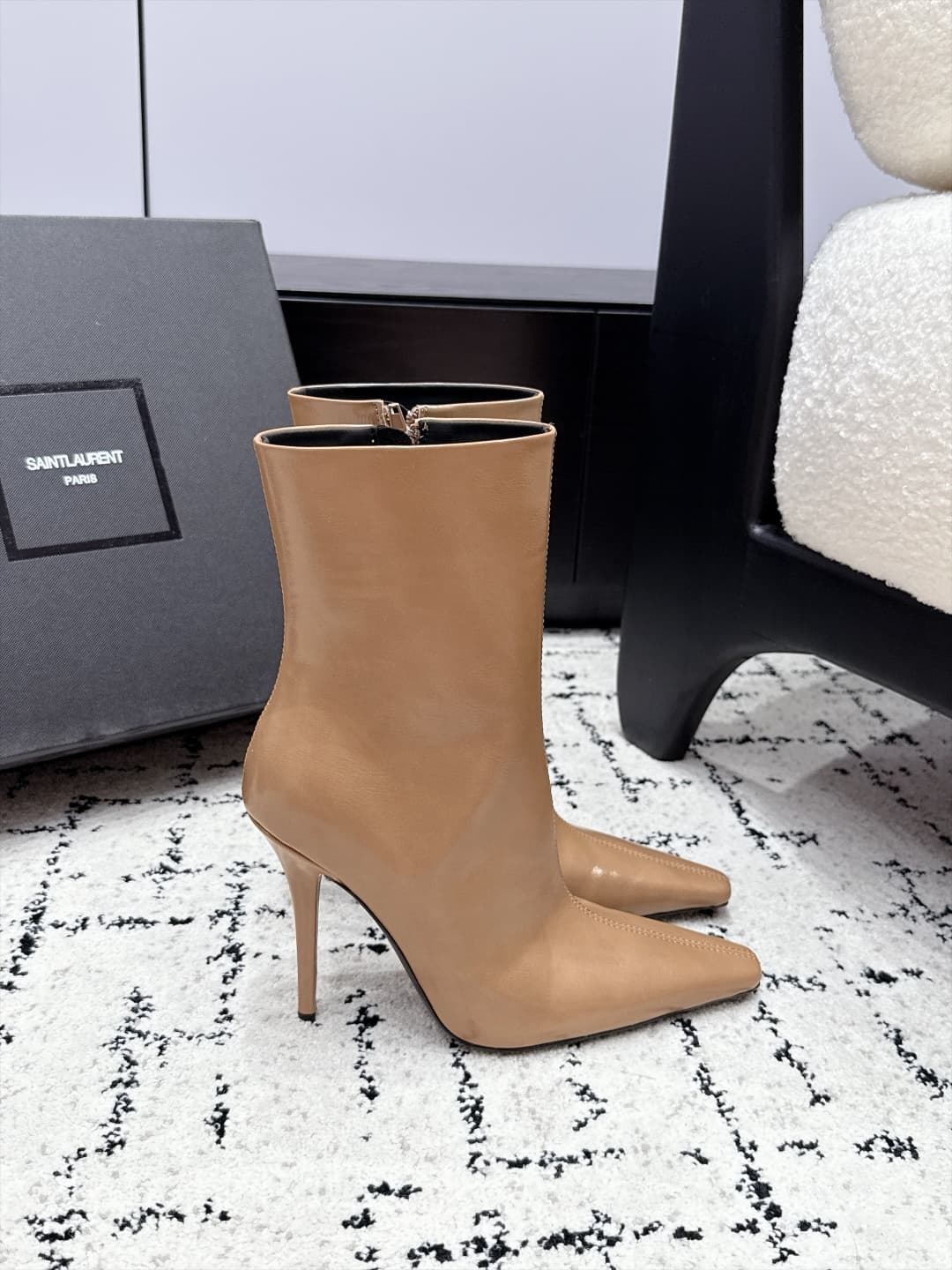 D12203 SAINT LAURENT Saint Laurent 26/ Fall/Winter show shoes, short boots with pointed toe and thin heels — image 2