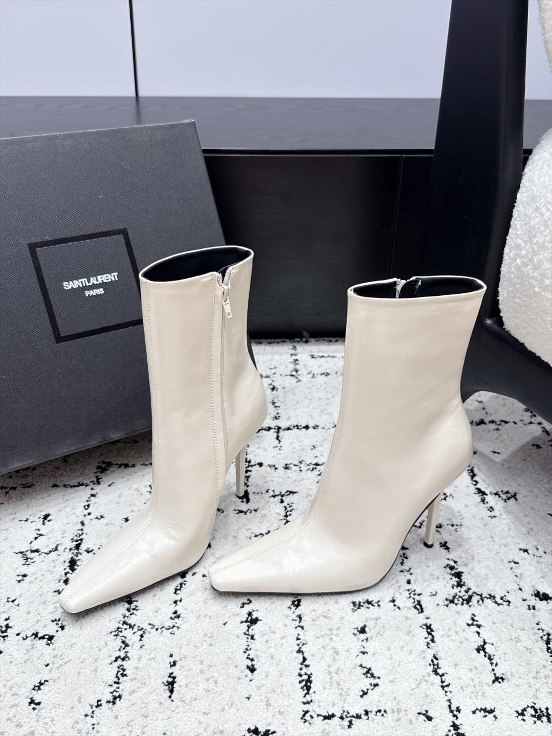D12202 SAINT LAURENT Saint Laurent 26/ Fall/Winter runway style short boots, pointed toe, thin heel, high heels — image 3