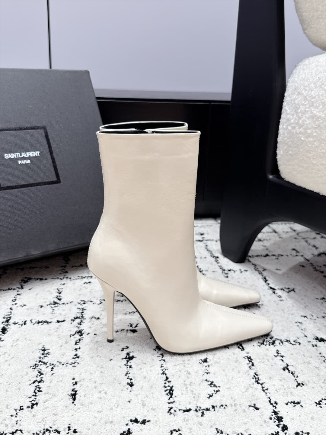 D12202 SAINT LAURENT Saint Laurent 26/ Fall/Winter runway style short boots, pointed toe, thin heel, high heels — image 2