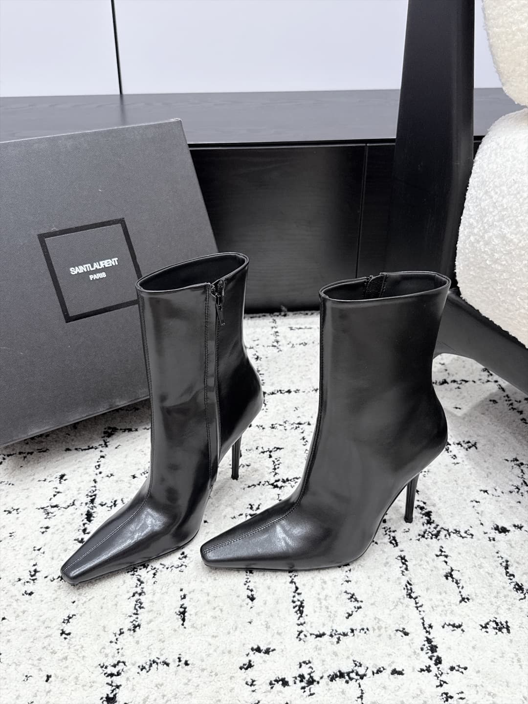 D12201 SAINT LAURENT Saint Laurent 26/ Autumn/Winter show model: Short boots with pointed toe and thin heel high heels — image 3
