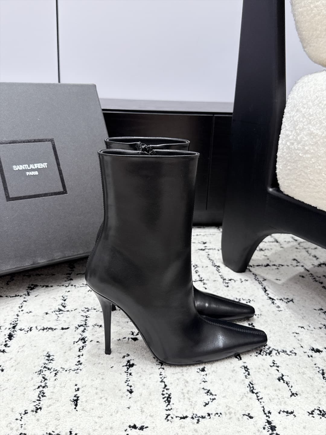 D12201 SAINT LAURENT Saint Laurent 26/ Autumn/Winter show model: Short boots with pointed toe and thin heel high heels — image 2