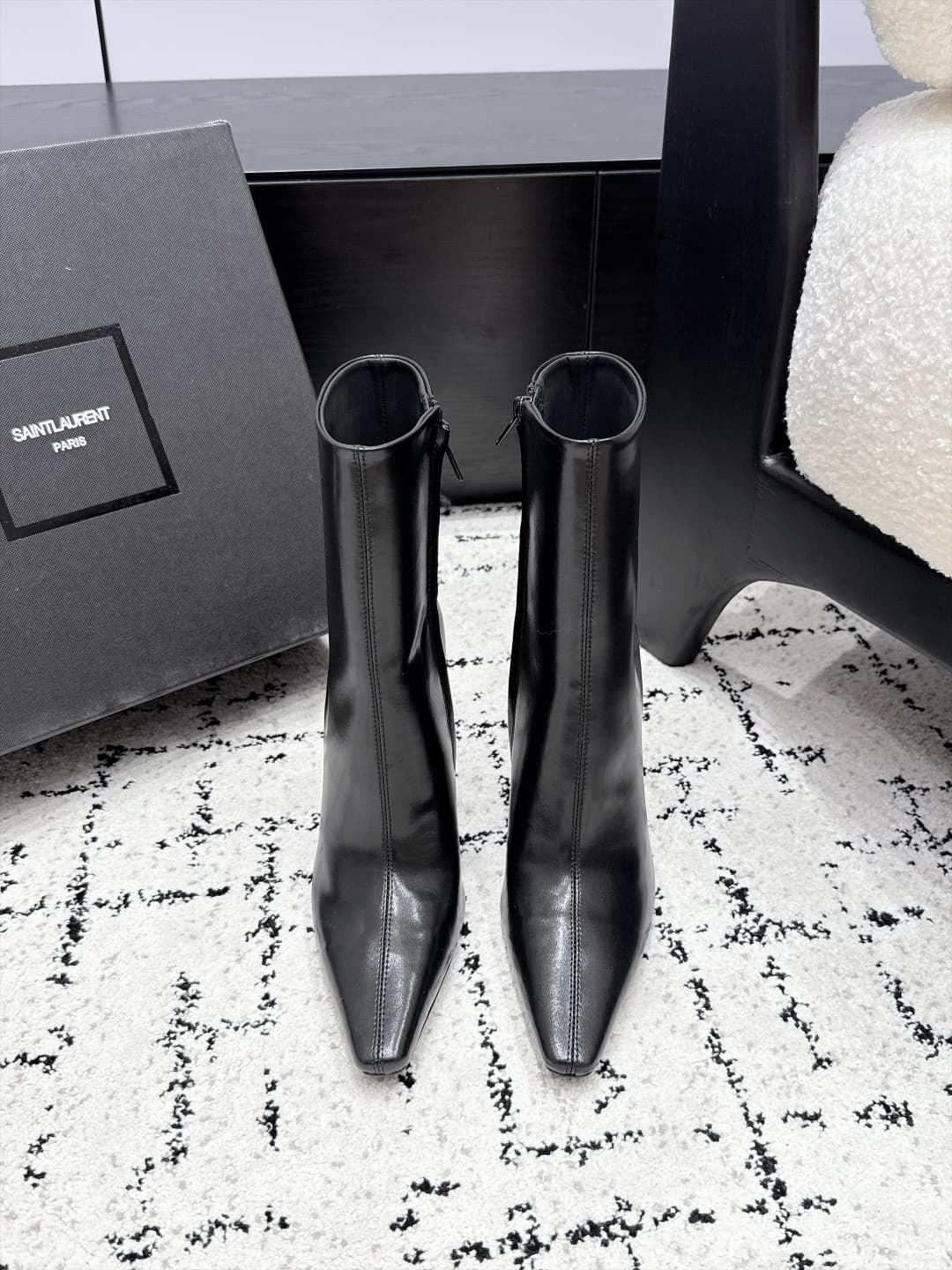D12201 SAINT LAURENT Saint Laurent 26/ Autumn/Winter show model: Short boots with pointed toe and thin heel high heels — image 1