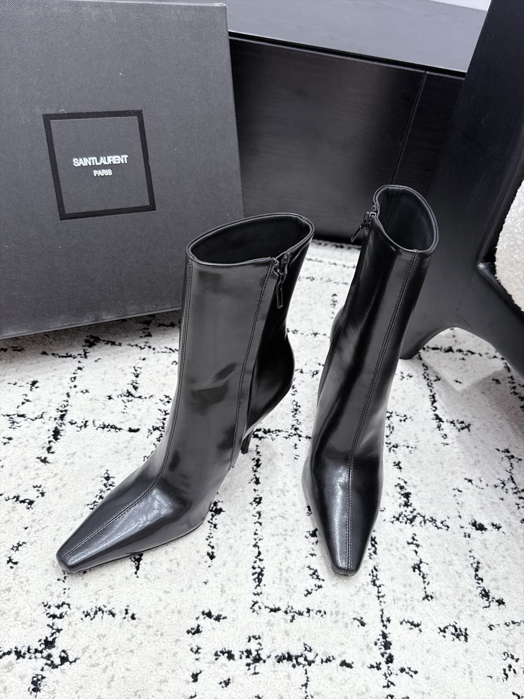D12201 SAINT LAURENT Saint Laurent 26/ Autumn/Winter show model: Short boots with pointed toe and thin heel high heels — image 4