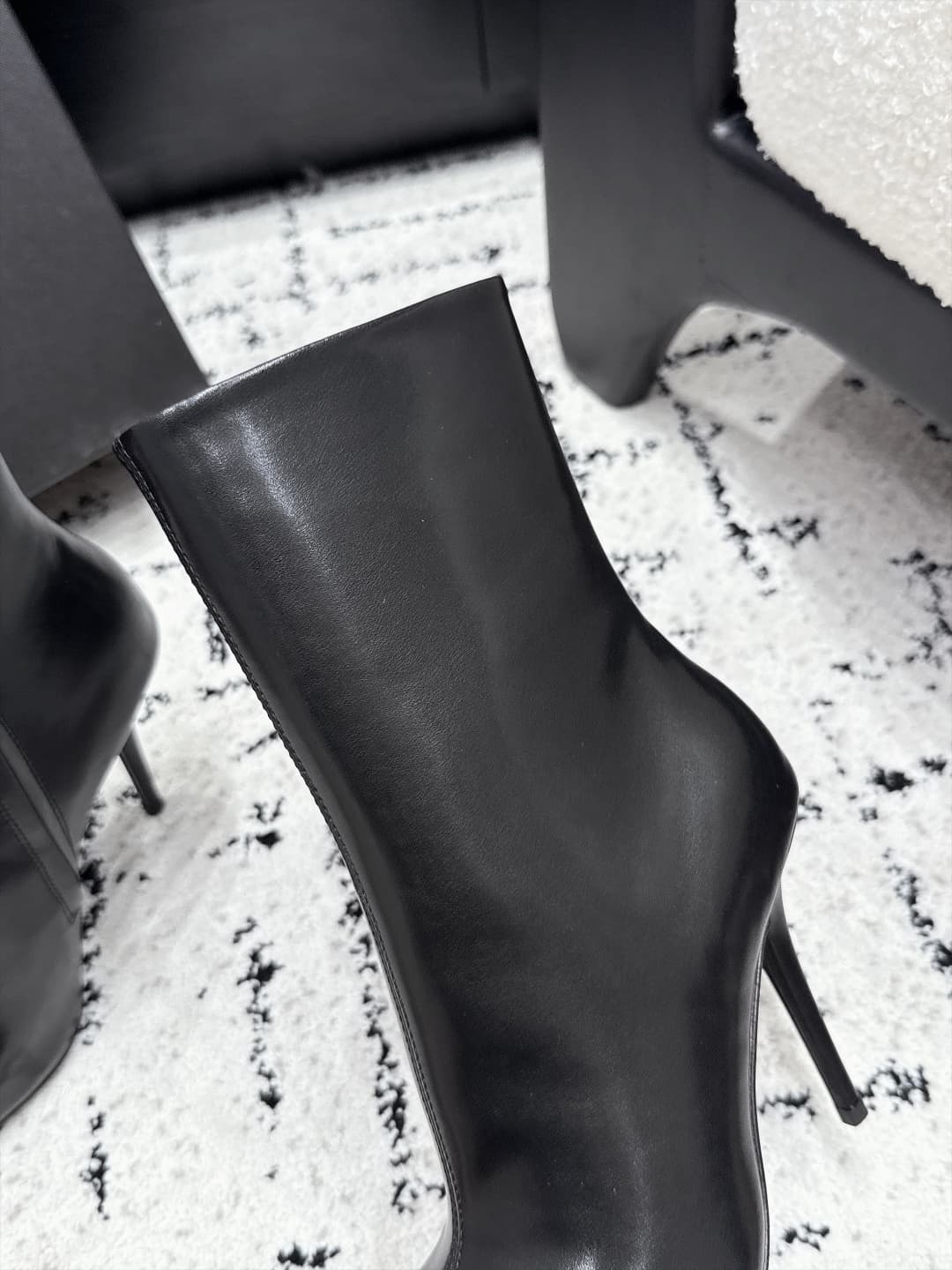 D12201 SAINT LAURENT Saint Laurent 26/ Autumn/Winter show model: Short boots with pointed toe and thin heel high heels — image 7