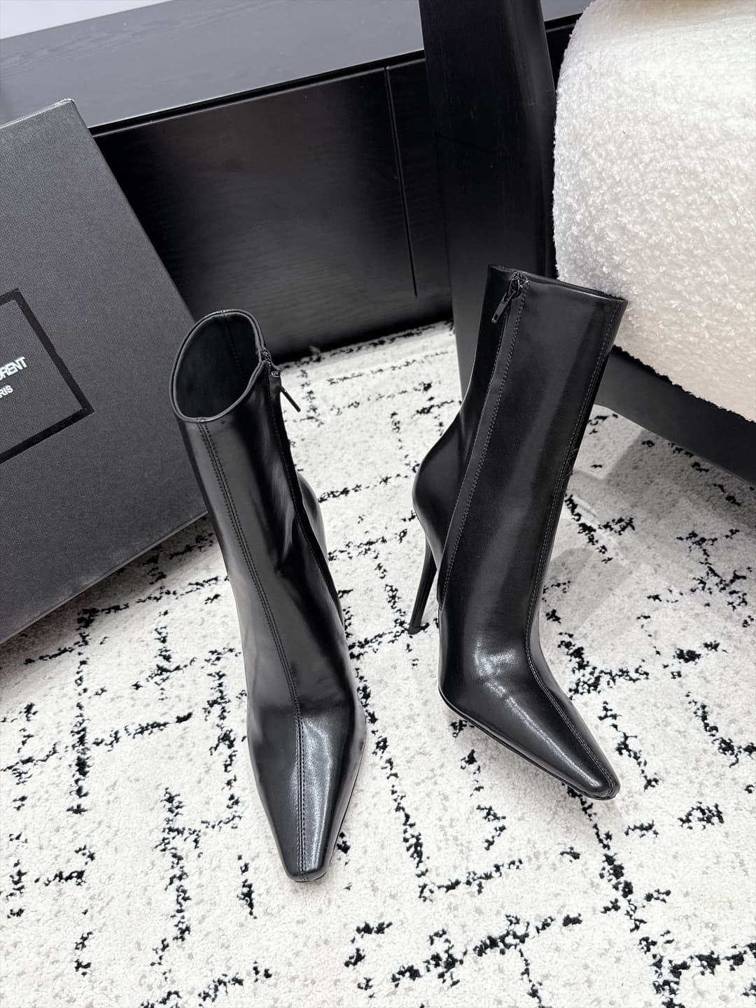 D12201 SAINT LAURENT Saint Laurent 26/ Autumn/Winter show model: Short boots with pointed toe and thin heel high heels — image 5