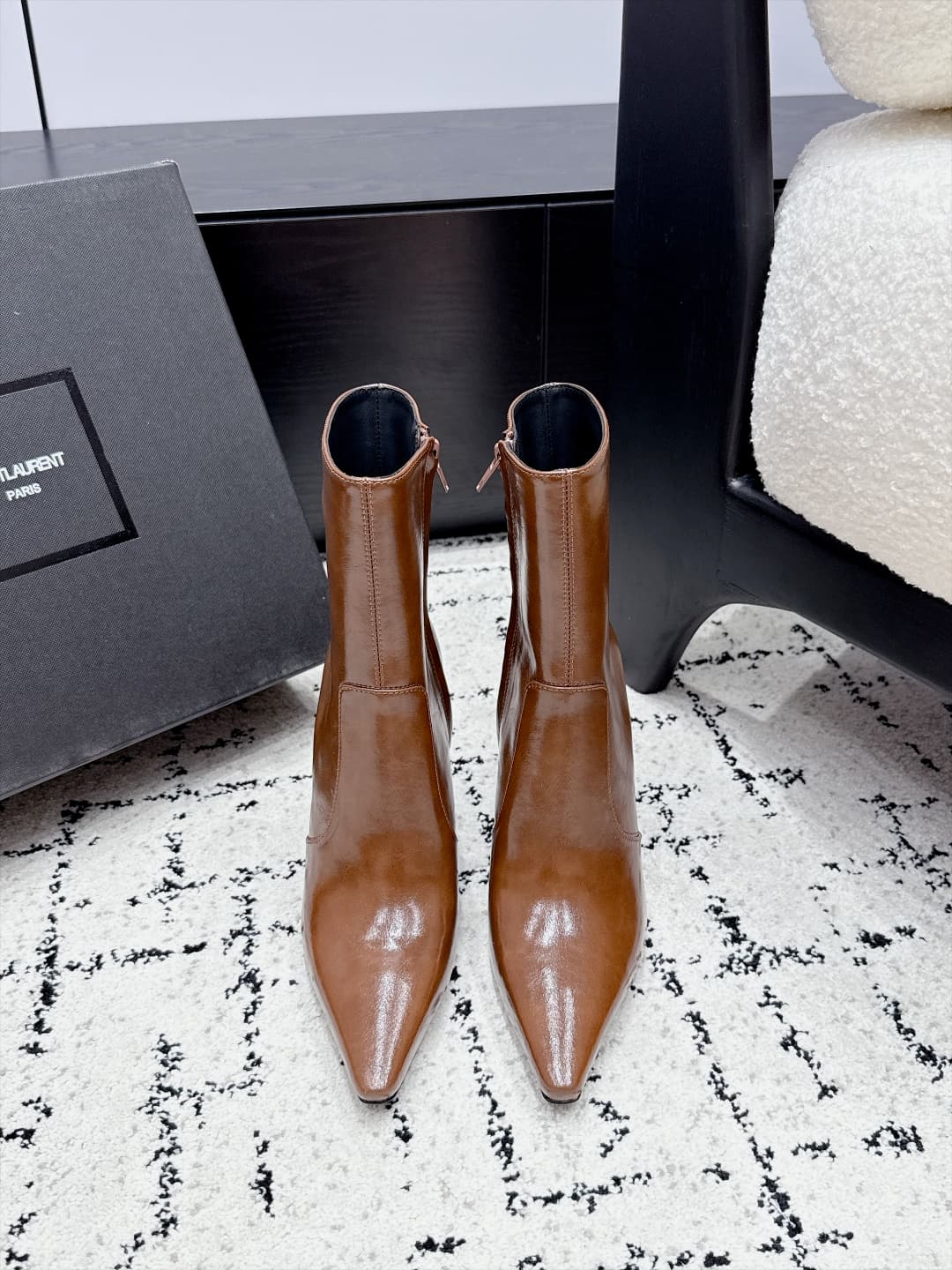 D12198 SAINT LAURENT Saint Laurent 26/ Autumn/Winter pointed toe, thin heel, high-top boots — image 1