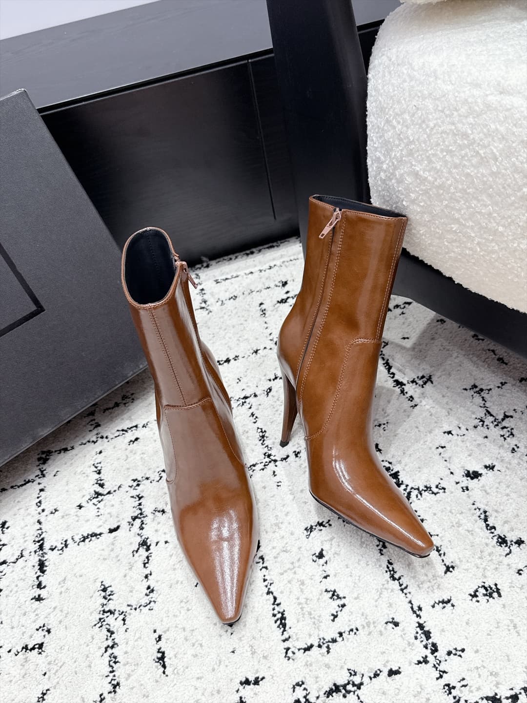 D12198 SAINT LAURENT Saint Laurent 26/ Autumn/Winter pointed toe, thin heel, high-top boots — image 5