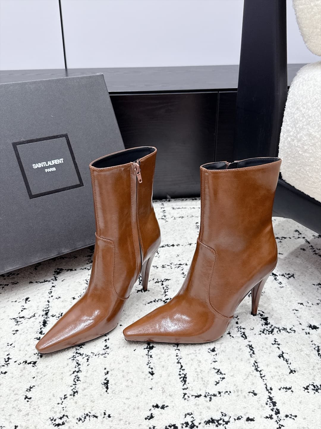 D12198 SAINT LAURENT Saint Laurent 26/ Autumn/Winter pointed toe, thin heel, high-top boots — image 3