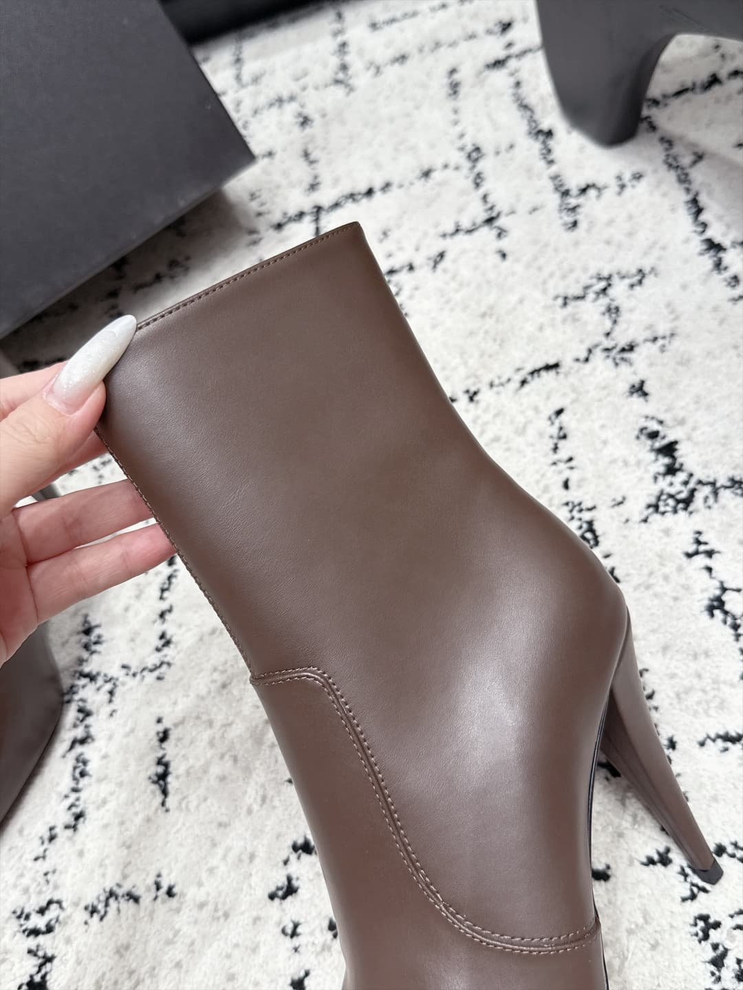 D12194 SAINT LAURENT Saint Laurent 26/ Autumn/Winter high-toped ankle boots with pointed toe — image 8