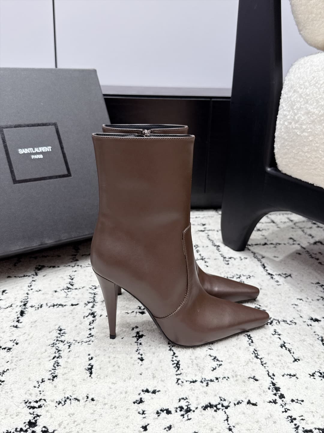 D12194 SAINT LAURENT Saint Laurent 26/ Autumn/Winter high-toped ankle boots with pointed toe — image 2