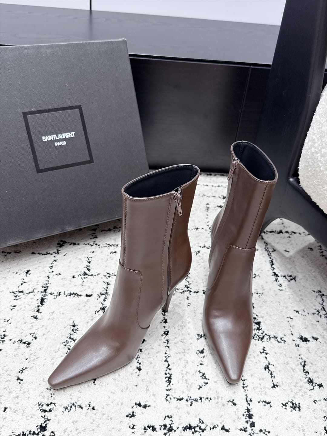 D12194 SAINT LAURENT Saint Laurent 26/ Autumn/Winter high-toped ankle boots with pointed toe — image 4