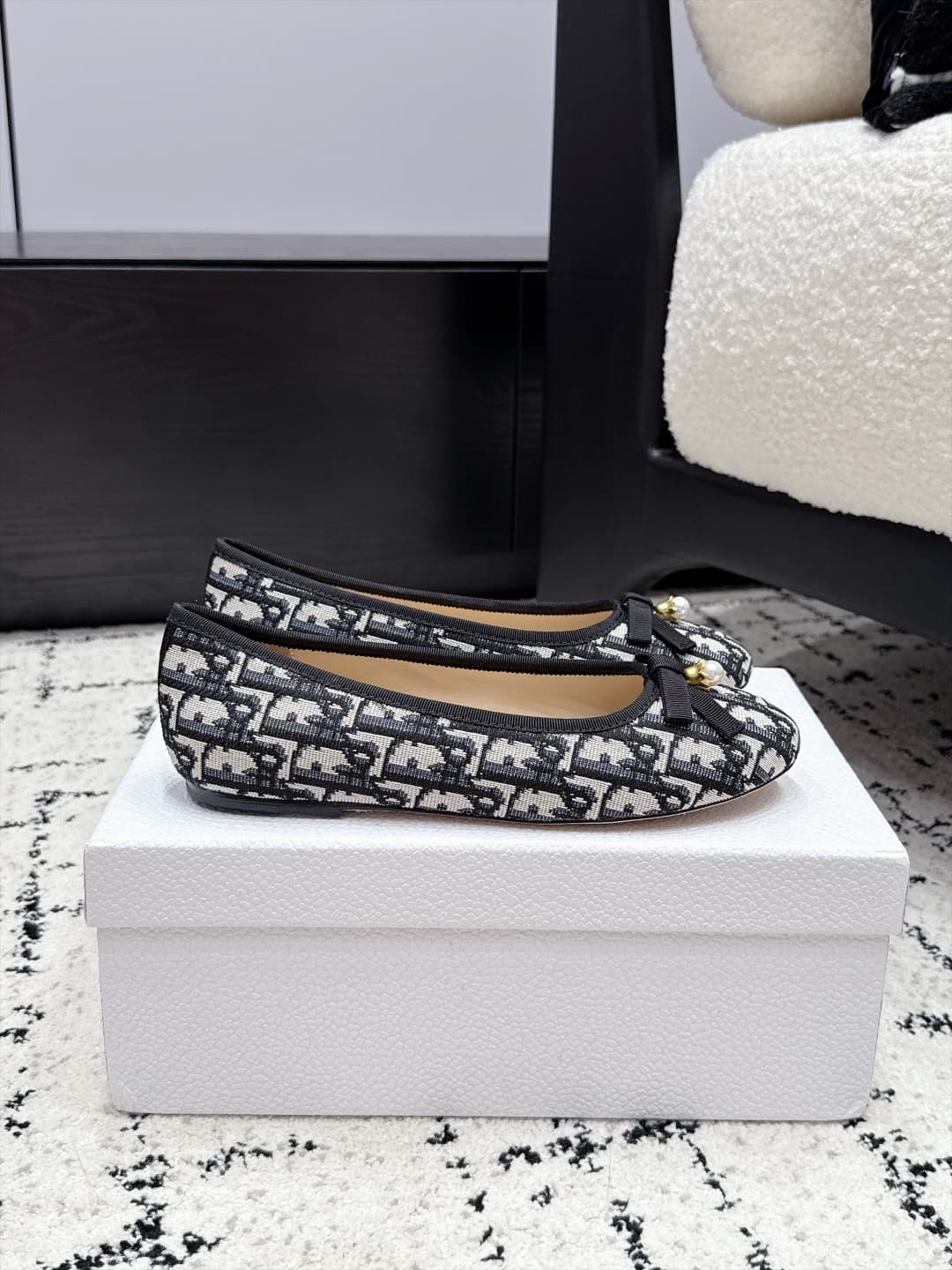 D5813 Dior 26/New spring and summer model with bow and eyelet design, round-toe shoe — image 2