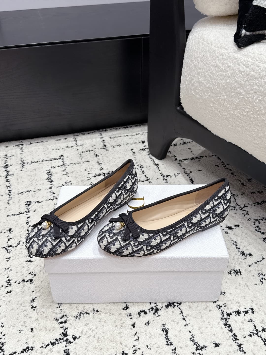 D5813 Dior 26/New spring and summer model with bow and eyelet design, round-toe shoe — image 3
