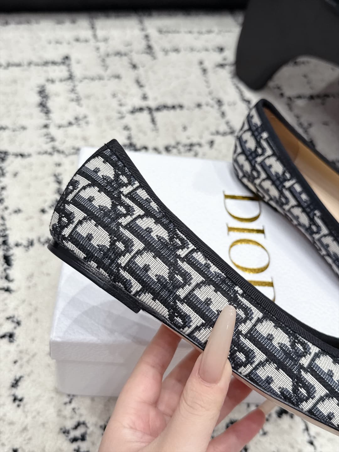 D5813 Dior 26/New spring and summer model with bow and eyelet design, round-toe shoe — image 7