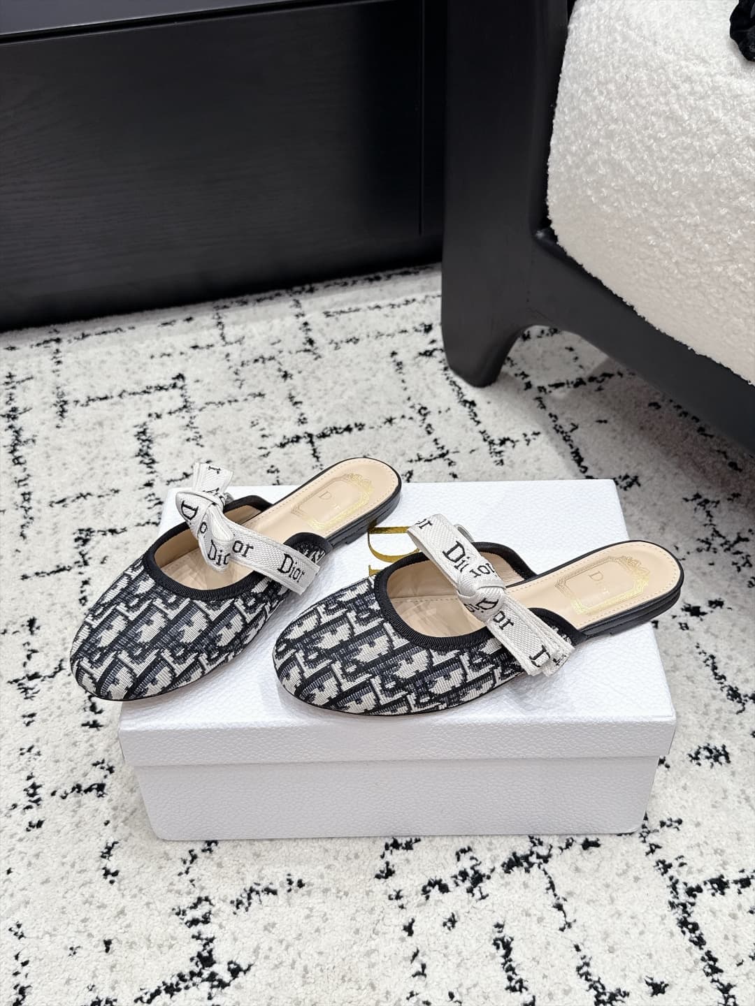 D5811 Dior 26/New spring/summer style bowed monogrammed round-toe hairband — image 3