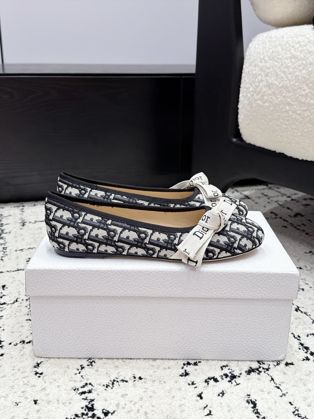 D5806 Dior 26/New spring/summer model with bow and monogrammed round-toe shoes — image 2