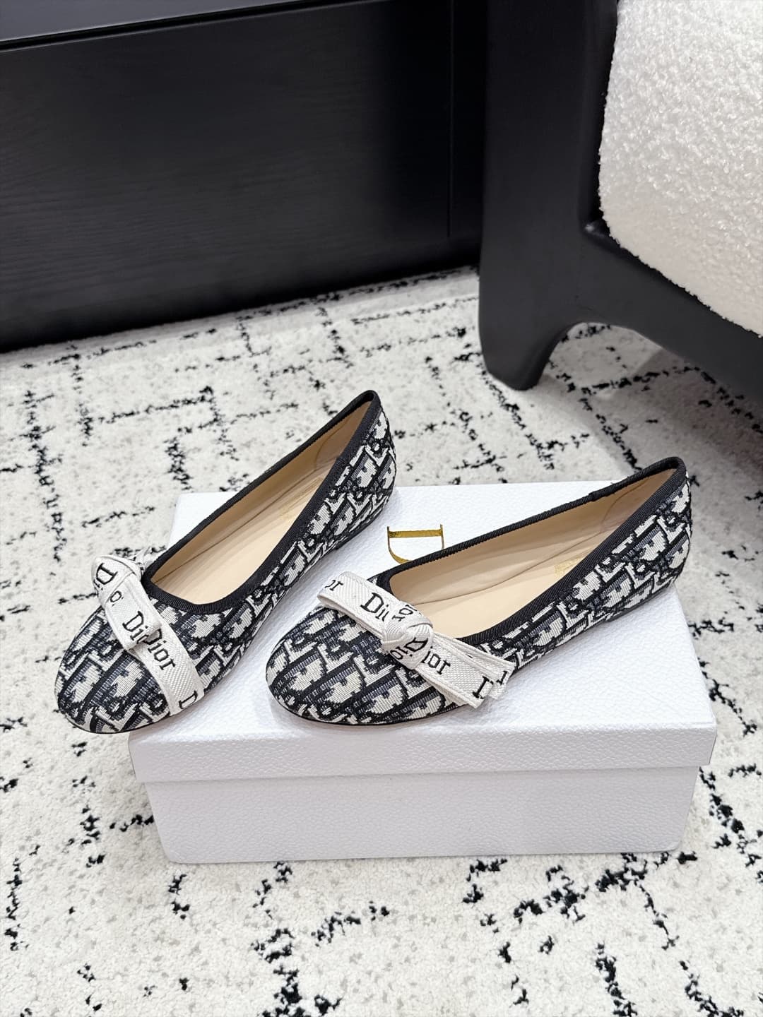 D5806 Dior 26/New spring/summer model with bow and monogrammed round-toe shoes — image 3