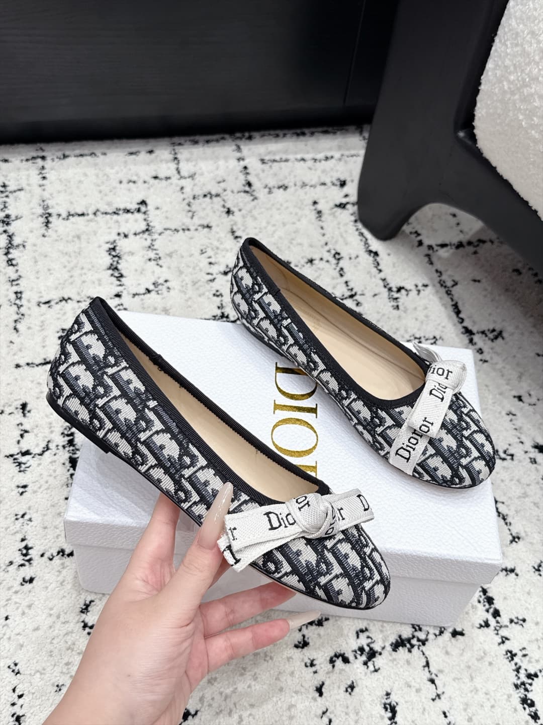 D5806 Dior 26/New spring/summer model with bow and monogrammed round-toe shoes — image 5